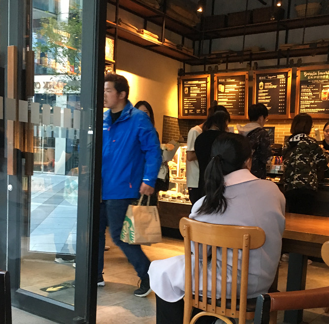 On-site visit to Starbucks Coffee takeout: sales are pitifully small, even worse than running errands.