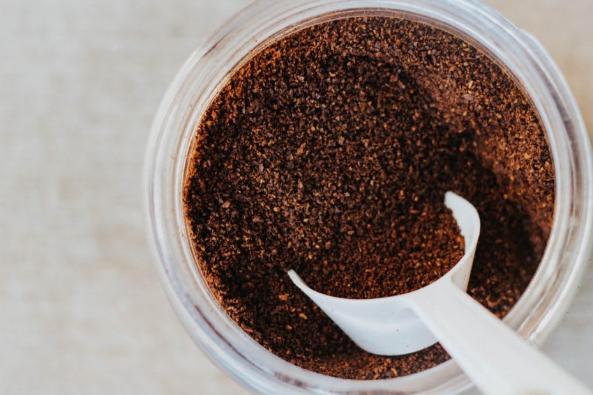 The difference between pre-ground coffee powder and fresh grinding! It might be better to pre-grind coffee powder?