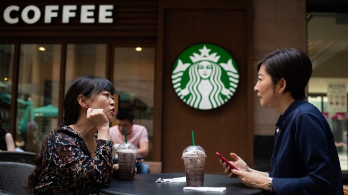 Goldman Sachs predicts: after Apple, Starbucks will be the next American giant to fall in China.