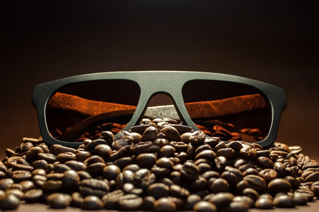 Coffee dregs made into light coffee-flavored glasses, both fashionable and environmentally friendly!