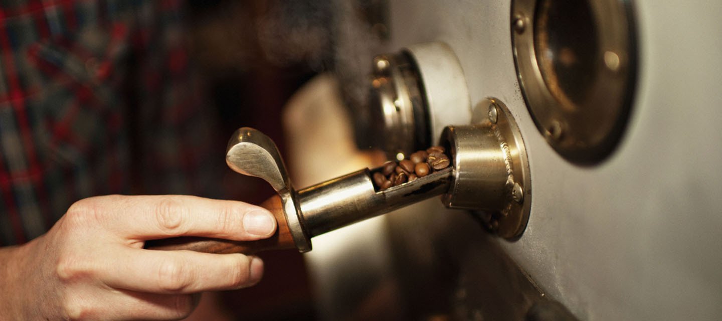 [coffee roasting] it is more important to observe the changes of raw beans than to record the changes of time and temperature.