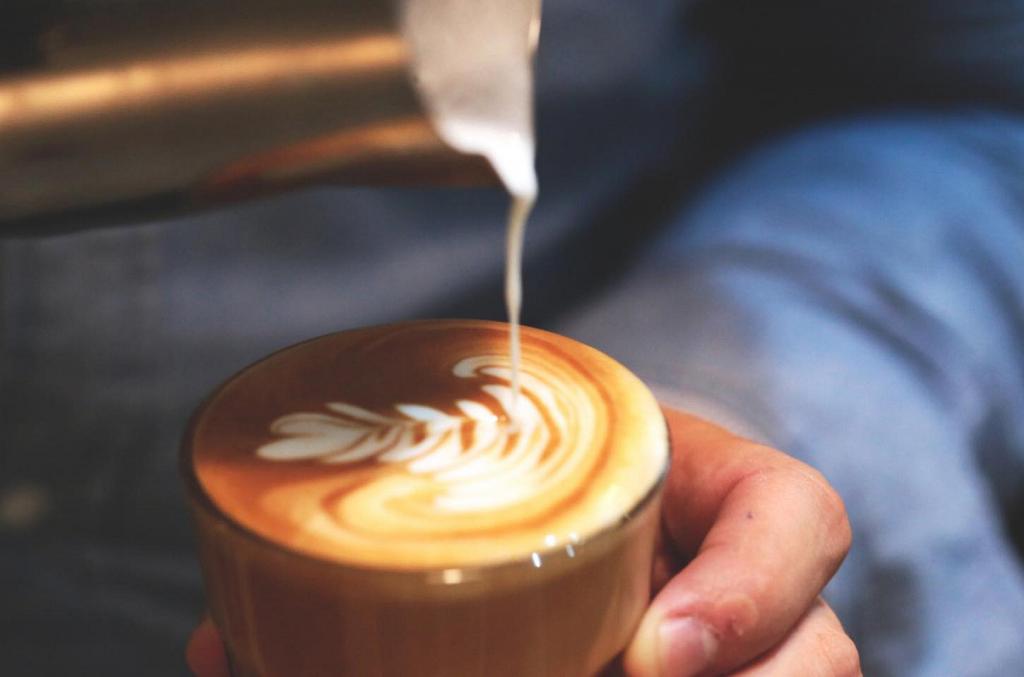 [visual enjoyment v.s taste] how to judge whether a cup of milk coffee tastes good or not from the flower pull.