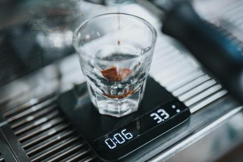 Italian espresso formula making method Espresso proportional time pressing powder step process