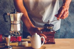 The difference between a coffee pot and a thermos can a coffee pot be used as a thermos? Can you boil water in the coffee pot?