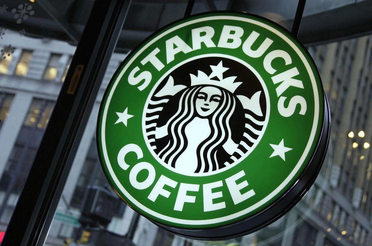 In 2021, Starbucks' latest earnings report revenue of $6.7 billion fell short of expectations, and the chief operating officer announced his resignation.