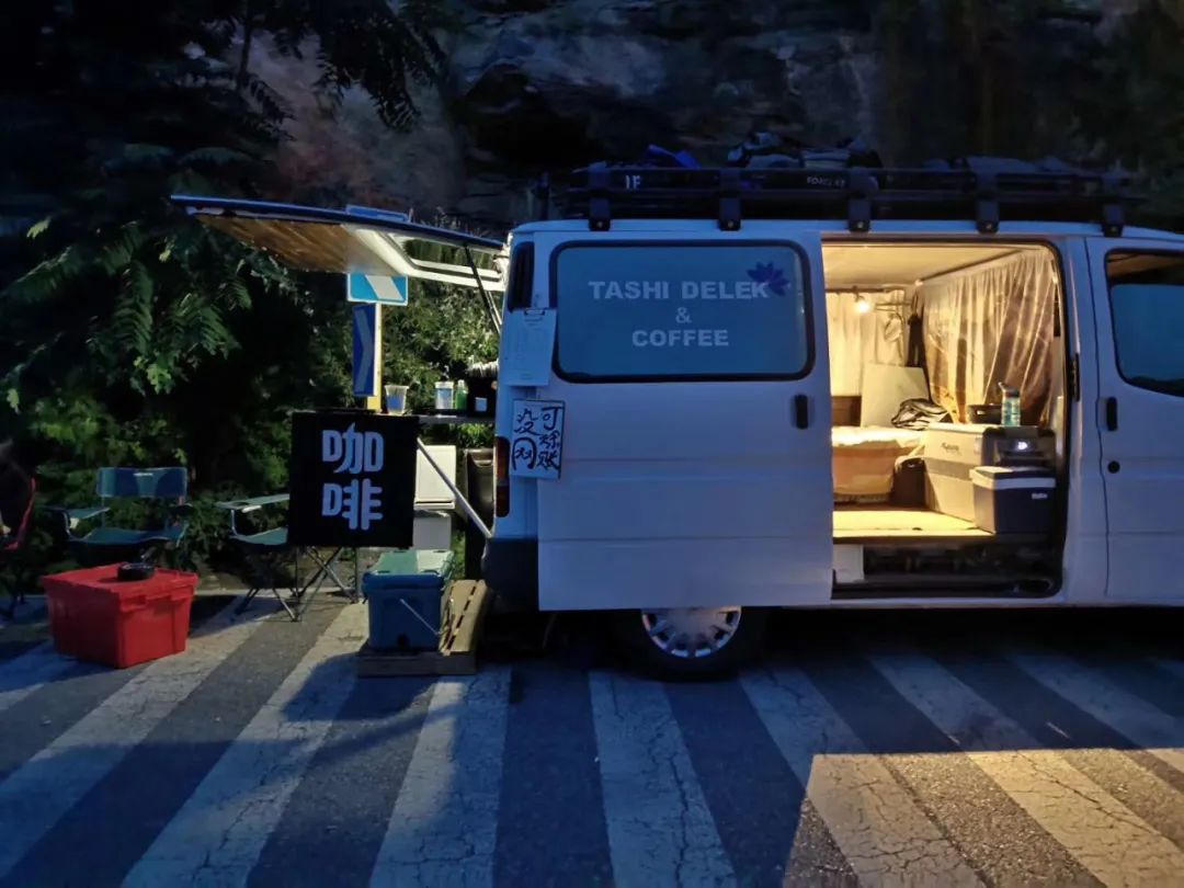 A post-90s guy opened a mobile cafe!