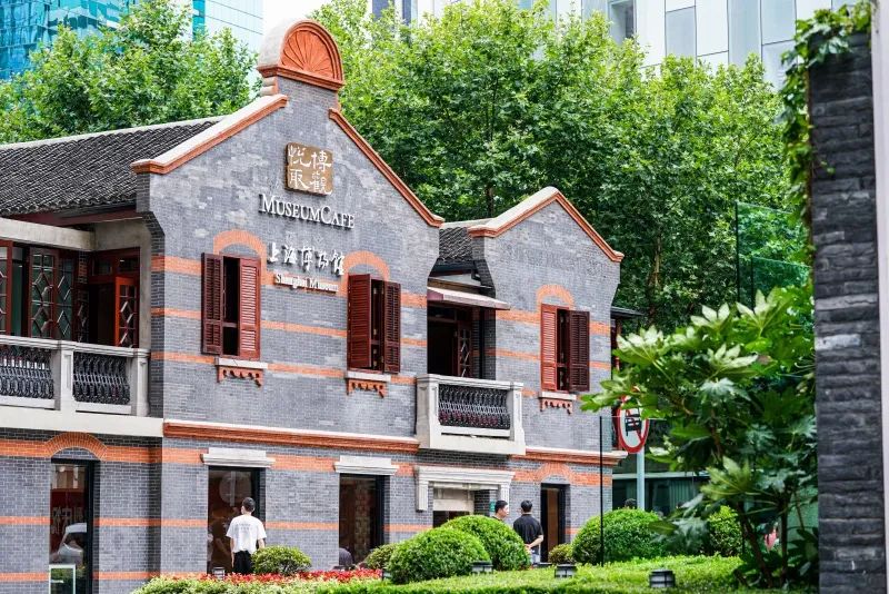 Where is the coffee shop opened across the border in the Shanghai Museum? is there a coffee fire in the corner of the official cafe in the Imperial Palace?