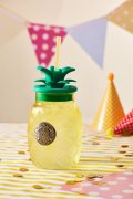 Starbucks uses fruit shape to design cups. Does Starbucks pineapple shape glass straw cup look good?