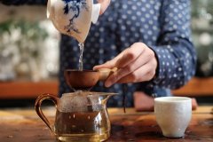 How to correctly brew six kinds of tea with boiling water methods and essentials are there flocs that can be drunk normally