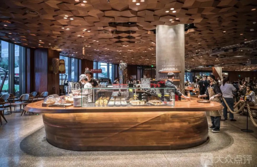 Starbucks has a buffet? Shanghai Starbucks Baking Workshop is the largest in the world? Popular?