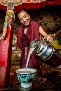 The efficacy and function of Tibetan tea and taboos the correct way of drinking Tibetan tea and the course of what butter tea is made of