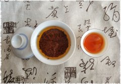 The six-piece set of oolong tea correctly use the brewing method to cover the bowl material to tell which is good or bad.