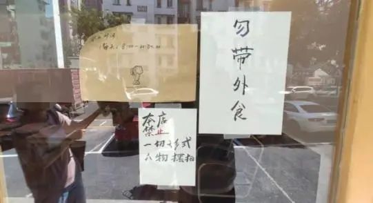 Is there a coffee shop suitable for office in Hangzhou? Is it normal for online celebrity coffee shops to charge for photos?