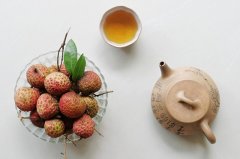 Where is litchi black tea produced? can I make milk tea? Why does litchi black tea have litchi flavor?