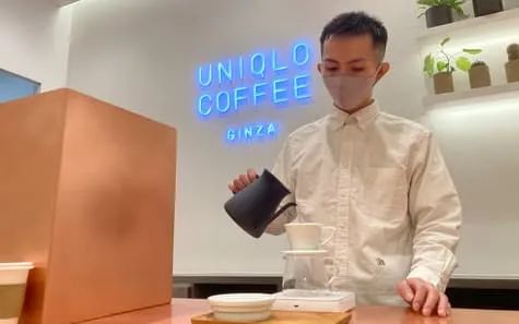 Does Uniqlo open a coffee shop to make money? why there are so many cross-border coffee shop brands?