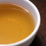 Why is Darjeeling spring tea soup light in color? Is picking tea in spring the difference between picking tea in spring and picking tea in summer